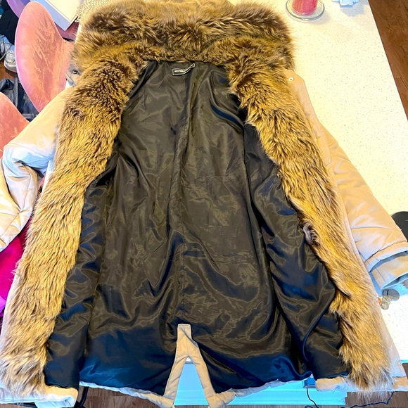 FUR LINED QUILTED COAT Super warm faux fur hooded quilted coat ! Beige - Picture 2 of 5